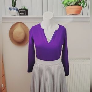 Ellen Tracy 100٪ Extra Fine Merino Wool Deep Purple Knit V neck Sweater (XS fit)